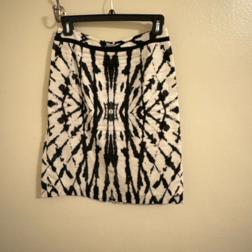 Milly Size 2 black and white skirt